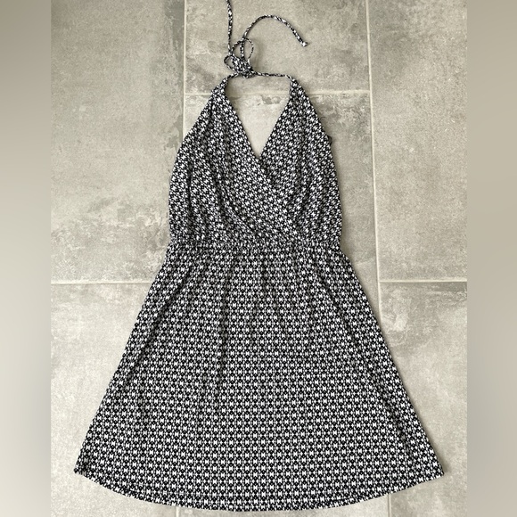BCBGeneration White & Black Printed Surplice Halter V-Neck Knee Length Dress XS - Picture 1 of 4